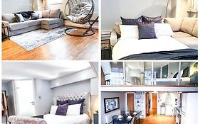 City Escape Apartment - Parking Available Sleeps 4 !